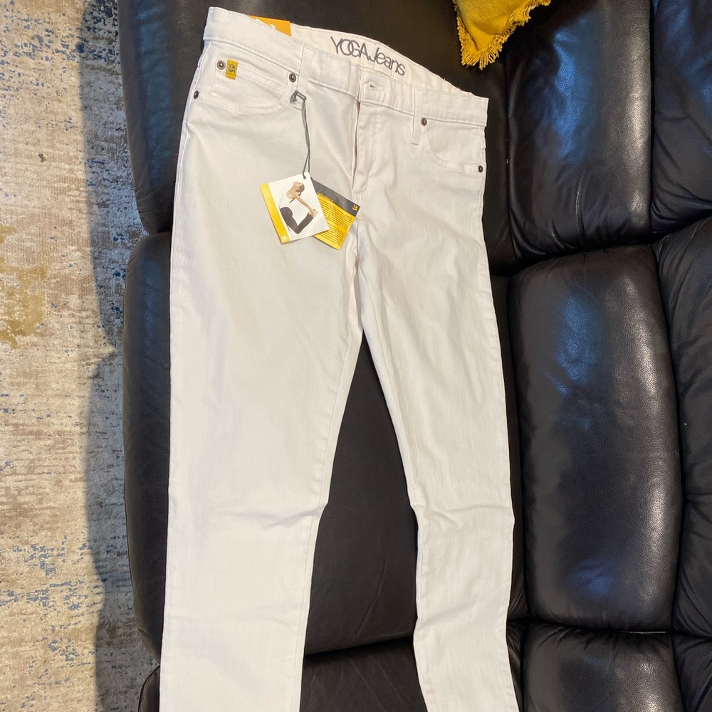 Brand new Yoga Jeans skinny mid rise.